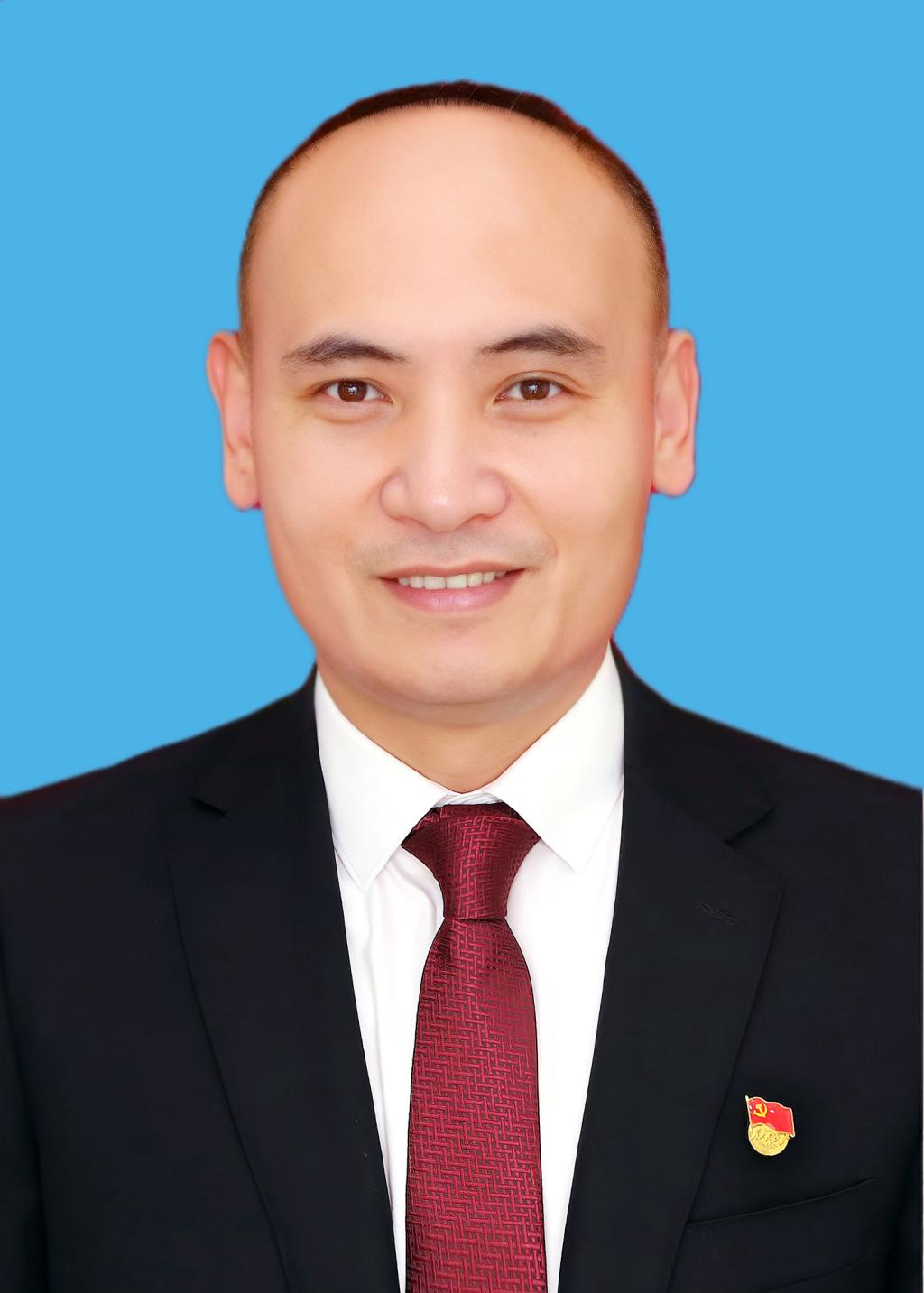 张自雄